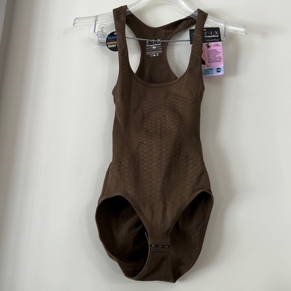 fix Brown, new with tag seamless shape wear razorback style seamless compression